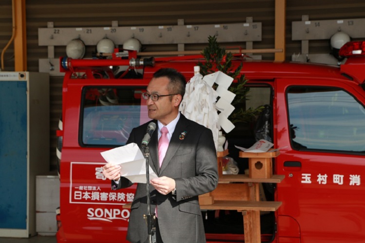 寄贈挨拶をする松田会長